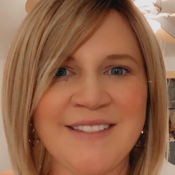 Profile Picture of Carley Armagost (@carmagost85) on Poshmark