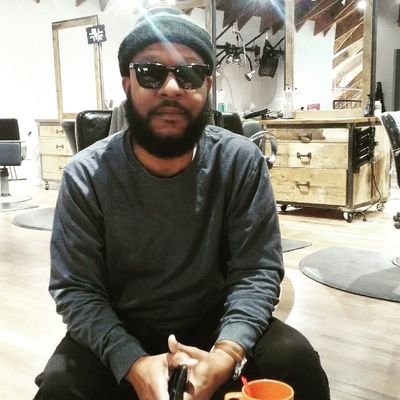 Profile Picture of E! Writer (@EricTheBarber) on Twitter