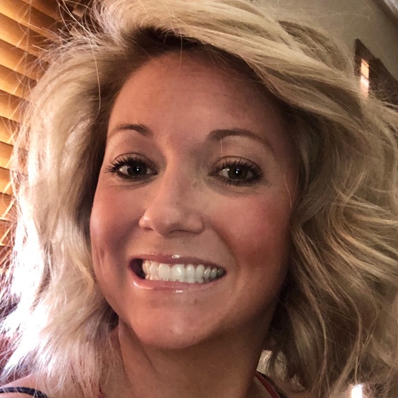 Profile Picture of Dustie Hickert (@dustiehickert) on Poshmark
