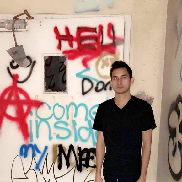 Profile Picture of Stefan Corpas (@stefan_corpas) on Poshmark