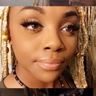 Profile Picture of Goldie (@GoldieGoddess24) on Twitter