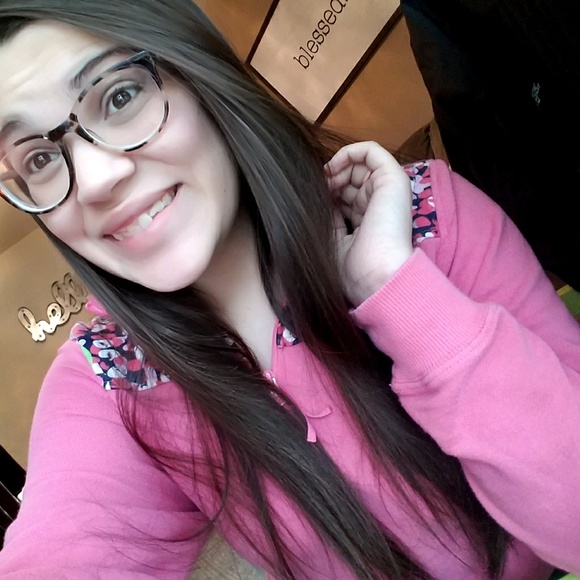 Profile Picture of Jessica Dakins (@0221jnd) on Poshmark