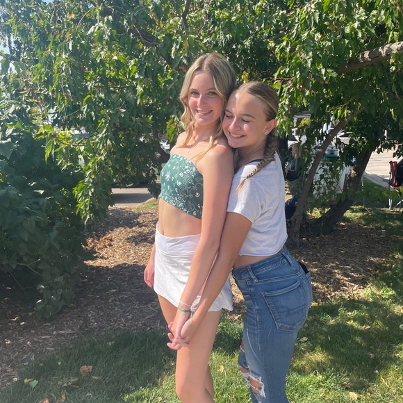 Profile Picture of Elise Roberts (@22robertse) on Poshmark