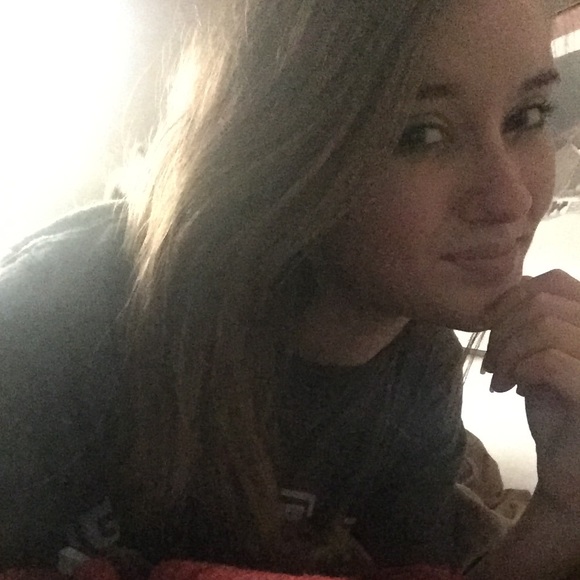 Profile Picture of Bethany Roberts (@bhr2319) on Poshmark