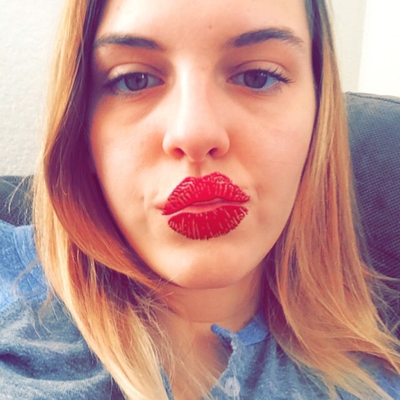 Profile Picture of Maxine Renning (@mrenn15) on Poshmark