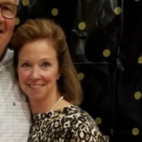 Profile Picture of Robin Sallee (@rgsallee) on Poshmark