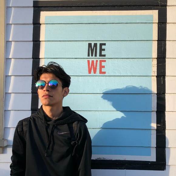 Profile Picture of Ian Tolentino (@ian_thoe) on Poshmark