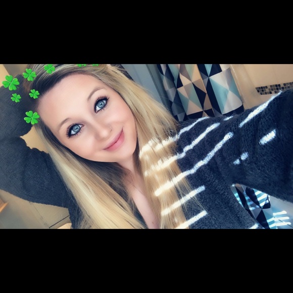 Jenee Moore - Poshmark Profile Picture of Jenee Moore (@moorej95) on Poshmark