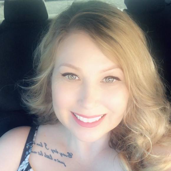 Profile Picture of Crystal Vigil (@bvigil77) on Poshmark