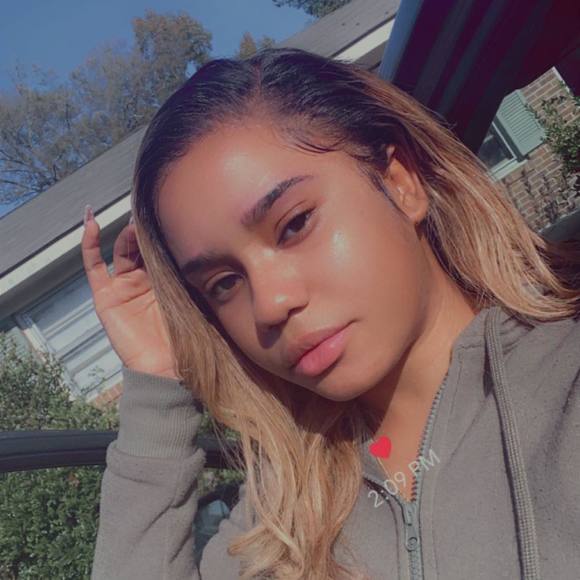 Lovena Jean - Poshmark Profile Picture of Lovena Jean (@lovenaaa) on Poshmark