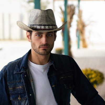 Profile Picture of JD Clair (@BlueEyedShyGuy) on Twitter