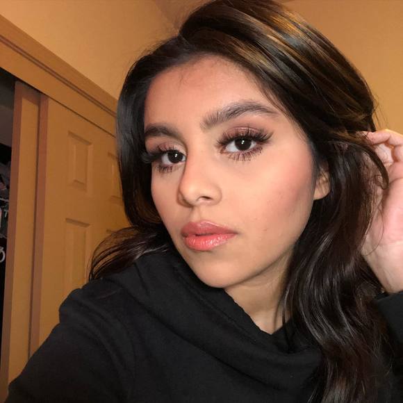 Profile Picture of Jasmin Segura (@jasminsegura996) on Poshmark