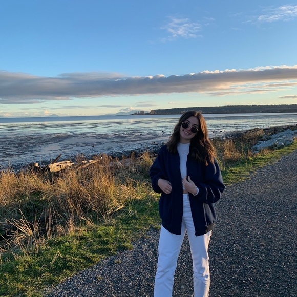 Profile Picture of Campbell Brown (@campbellbrow861) on Poshmark