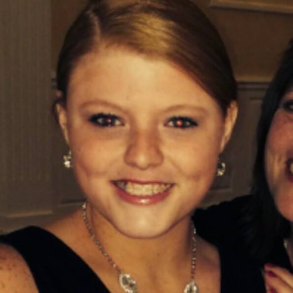 Profile Picture of Kelsey Pettrone (@kelpettrone) on Poshmark