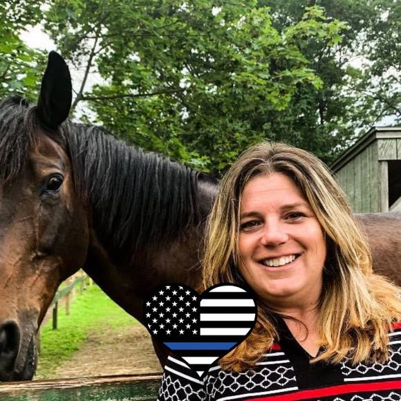 Profile Picture of Tammy Mello (@tammymello2003) on Poshmark