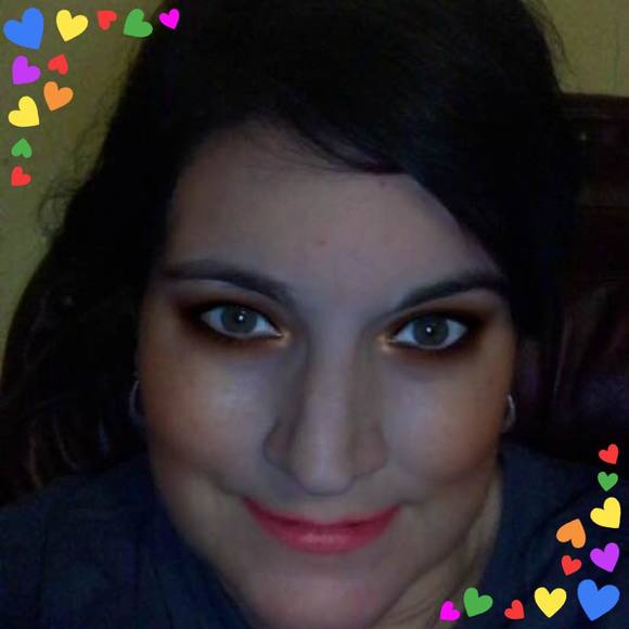 Profile Picture of Dawn Ellis (@dawn_ellis) on Poshmark