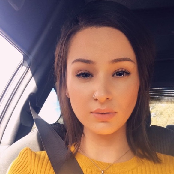 Profile Picture of Samantha Garrett (@samig123456) on Poshmark