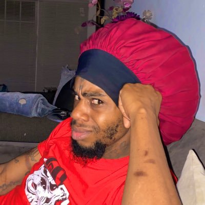 Profile Picture of Dee_z (@Dr_Phillip_bruh) on Twitter