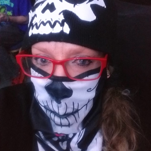 Profile Picture of Lori Chiles (@boofisam) on Poshmark