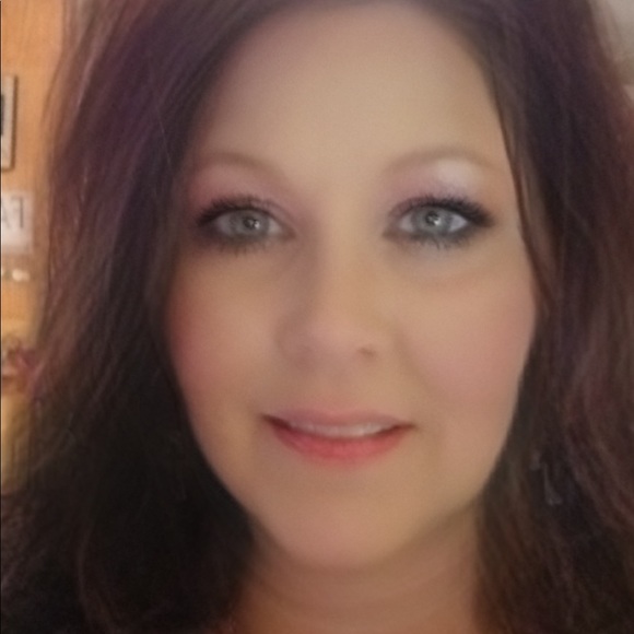 Profile Picture of Rebecca Armentrout (@rarmentrout40) on Poshmark