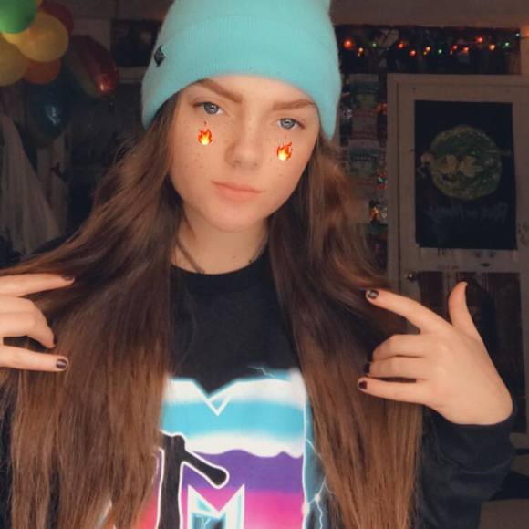 Profile Picture of Denae Terry (@denaeterry) on Poshmark
