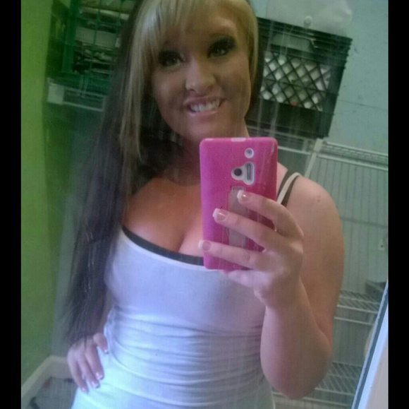 Profile Picture of Tia Sallaz (@tianbraxton) on Poshmark