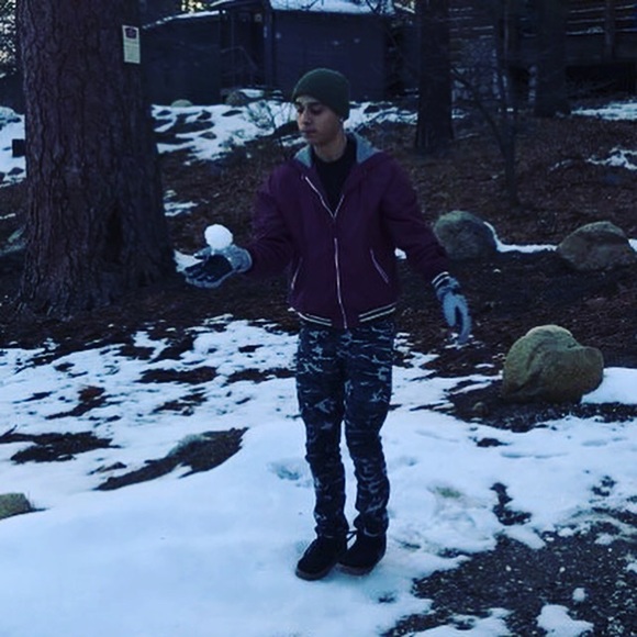 Profile Picture of Joshua Pizana (@joshuapizana) on Poshmark