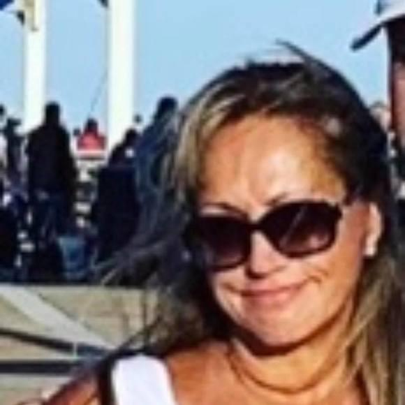 Profile Picture of Candy Morales-campos (@candyathome9) on Poshmark