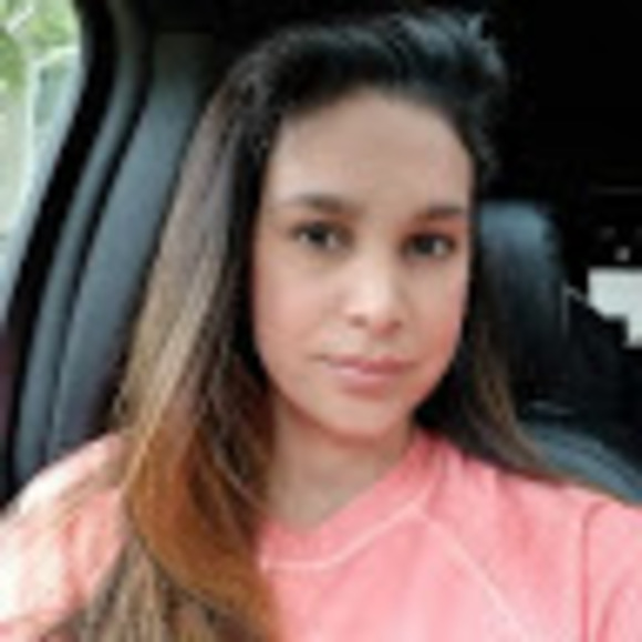 Profile Picture of Shauna Yousef (@shaunayousef) on Poshmark