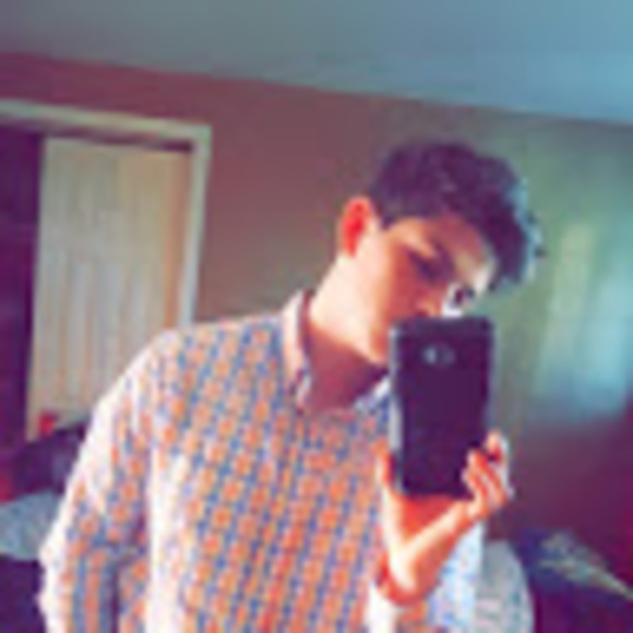 Profile Picture of Simon Bernal (@bernalsimon899) on Poshmark