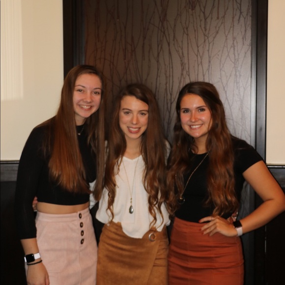 Trinity Gleitz - Poshmark Profile Picture of Trinity Gleitz (@trinityg904) on Poshmark