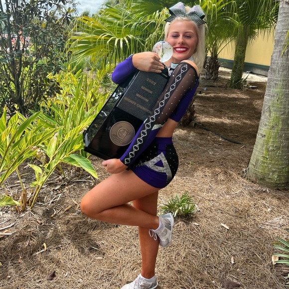 Alli Barnwell - Poshmark Profile Picture of Alli Barnwell (@allibarnwell) on Poshmark