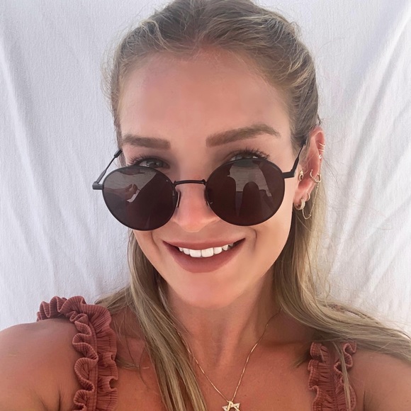 Profile Picture of Alexa Kestecher (@akest) on Poshmark