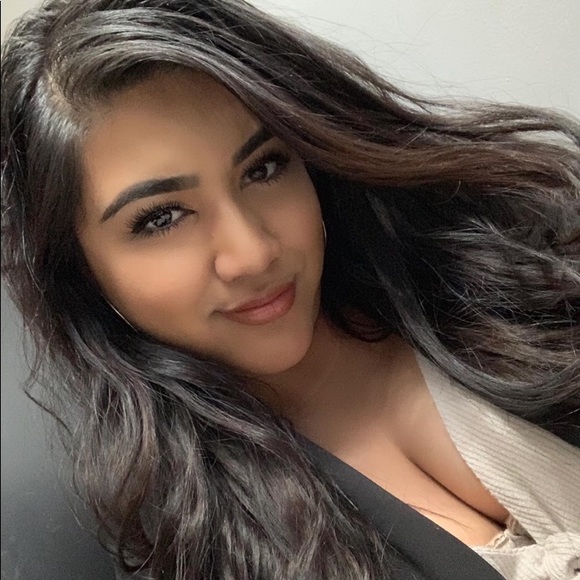 Profile Picture of Mayte Ramirez (@glammay23) on Poshmark