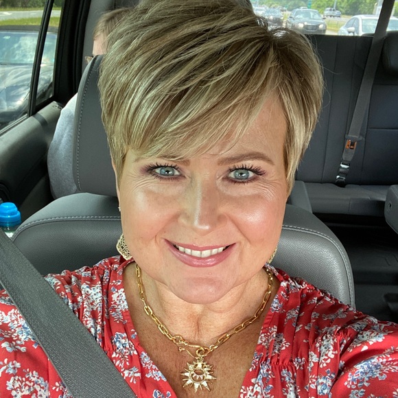 Profile Picture of Jenny Enix (@enixj) on Poshmark