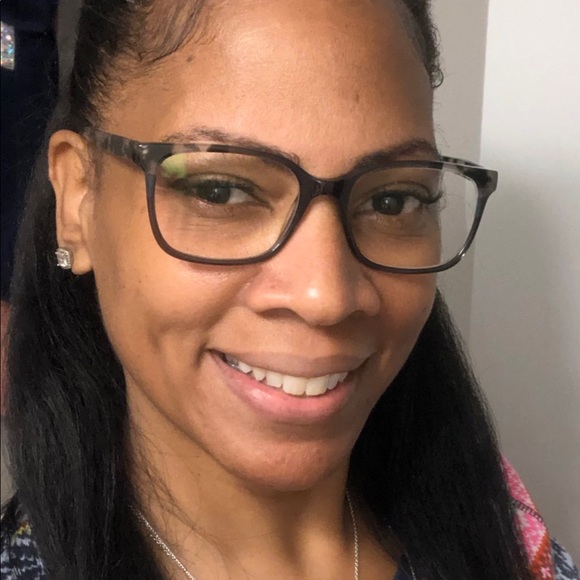 Profile Picture of Lakema Blakney (@lakemablakney) on Poshmark