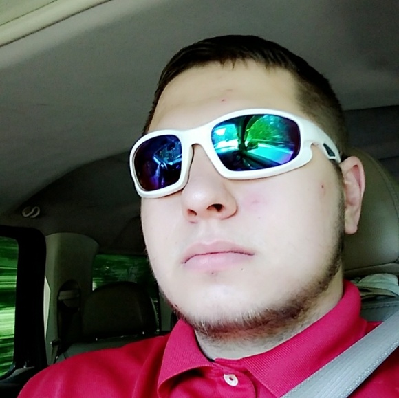 Profile Picture of Travis Cottrell (@cottrell52) on Poshmark