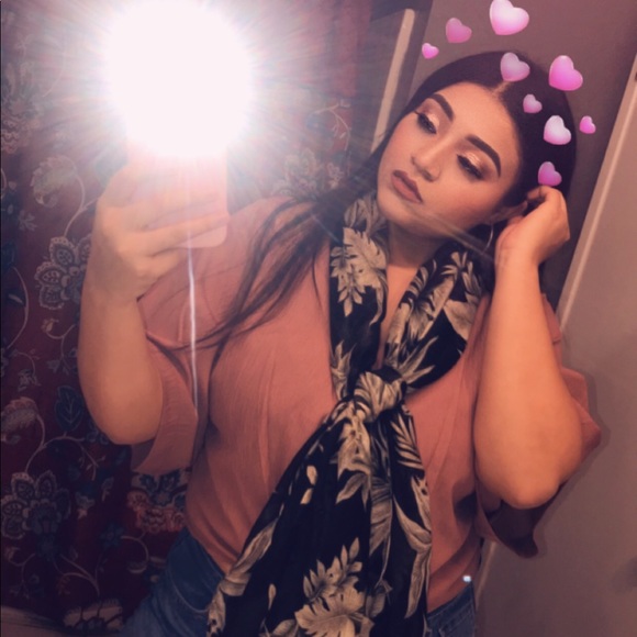 Profile Picture of Crystal Coronado (@cryystaal27) on Poshmark