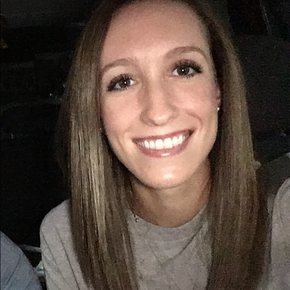 Profile Picture of Danielle Kehl (@daniellek1513) on Poshmark