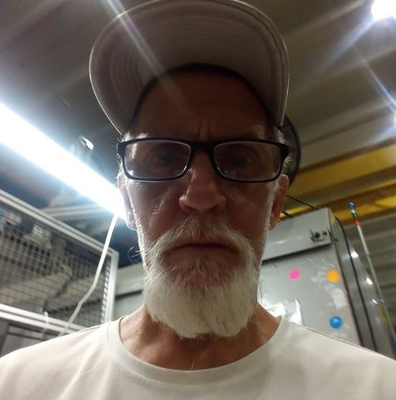 Profile Picture of Clarence Masinter (@cmasinter) on Poshmark