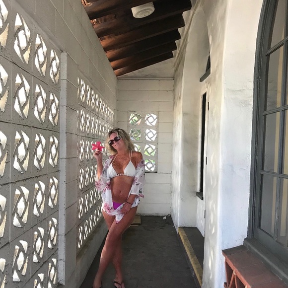 Profile Picture of Robin Weiss (@leiout1) on Poshmark