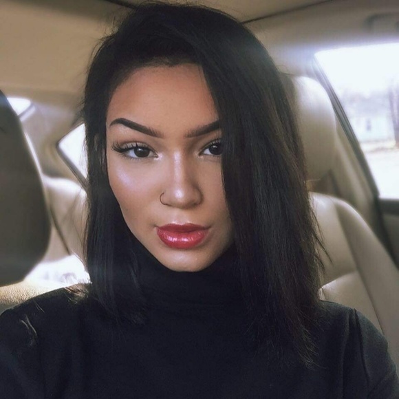 Profile Picture of J Wren (@jenniferwren1) on Poshmark