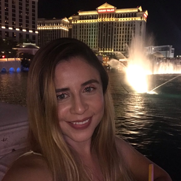 Profile Picture of Mirna Ponciano (@mp_arreola) on Poshmark