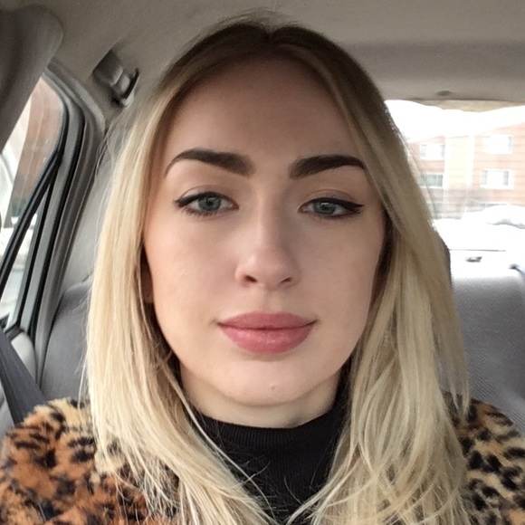 Profile Picture of Geneva Pearson-myers (@gpearsonmyers) on Poshmark