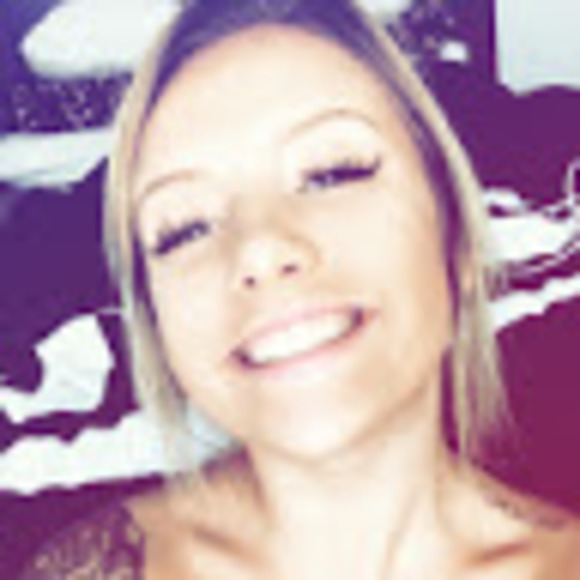 Profile Picture of Sharyn Fabiszewski (@sharynn222) on Poshmark