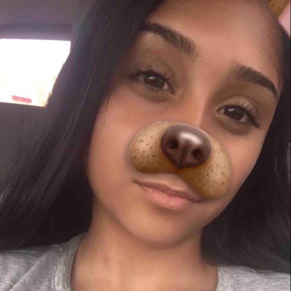 Profile Picture of Ruth Jaramillo (@ruthjxx) on Poshmark