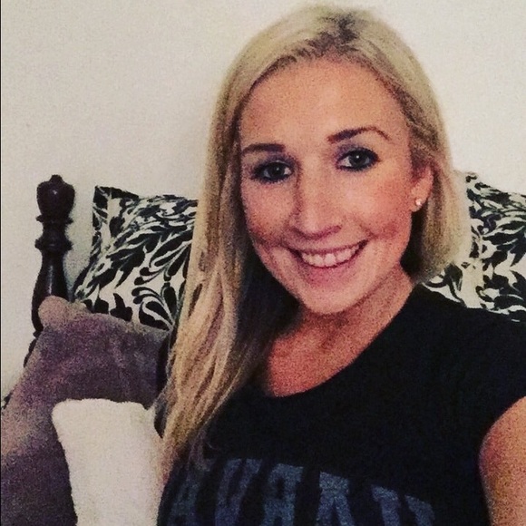 Profile Picture of Hannah Chouinard (@hannahc24) on Poshmark