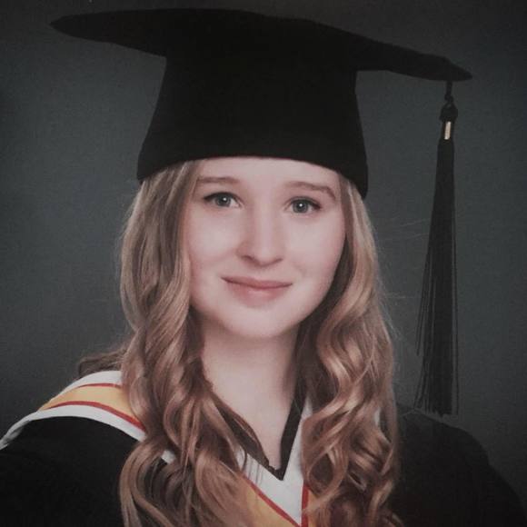 Profile Picture of Beth Cholowski (@bethcholowski) on Poshmark