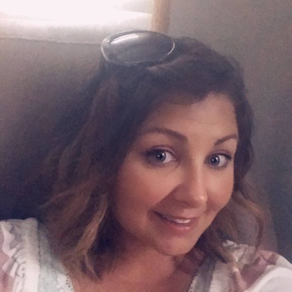 Profile Picture of Leah Fuchs (@smugs) on Poshmark
