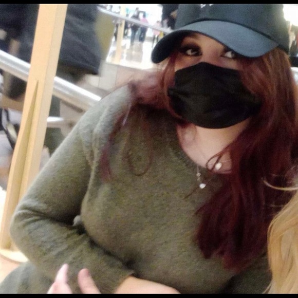 Profile Picture of Allyse Ohanlon (@allyseohanlon) on Poshmark